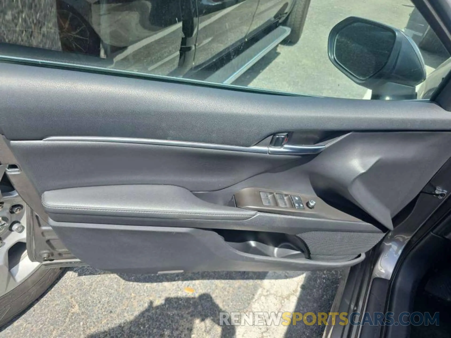 8 fotografías del automóvil dañado 4T1F11AK9MU546903 TOYOTA CAMRY 2021