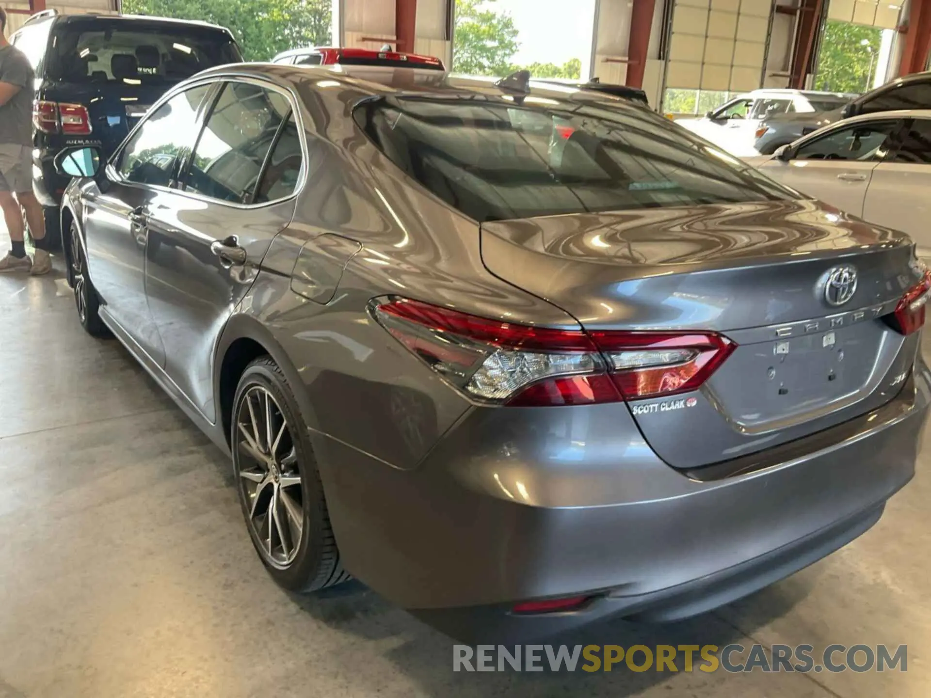 17 fotografías del automóvil dañado 4T1F11AK9MU551177 TOYOTA CAMRY 2021