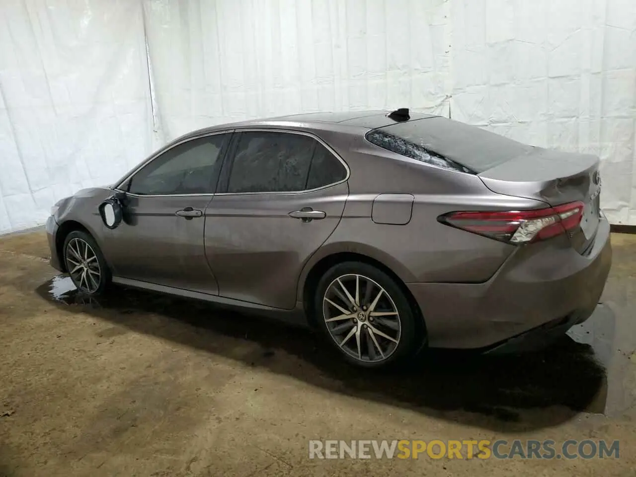 2 fotografías del automóvil dañado 4T1F11BK9MU044875 TOYOTA CAMRY 2021