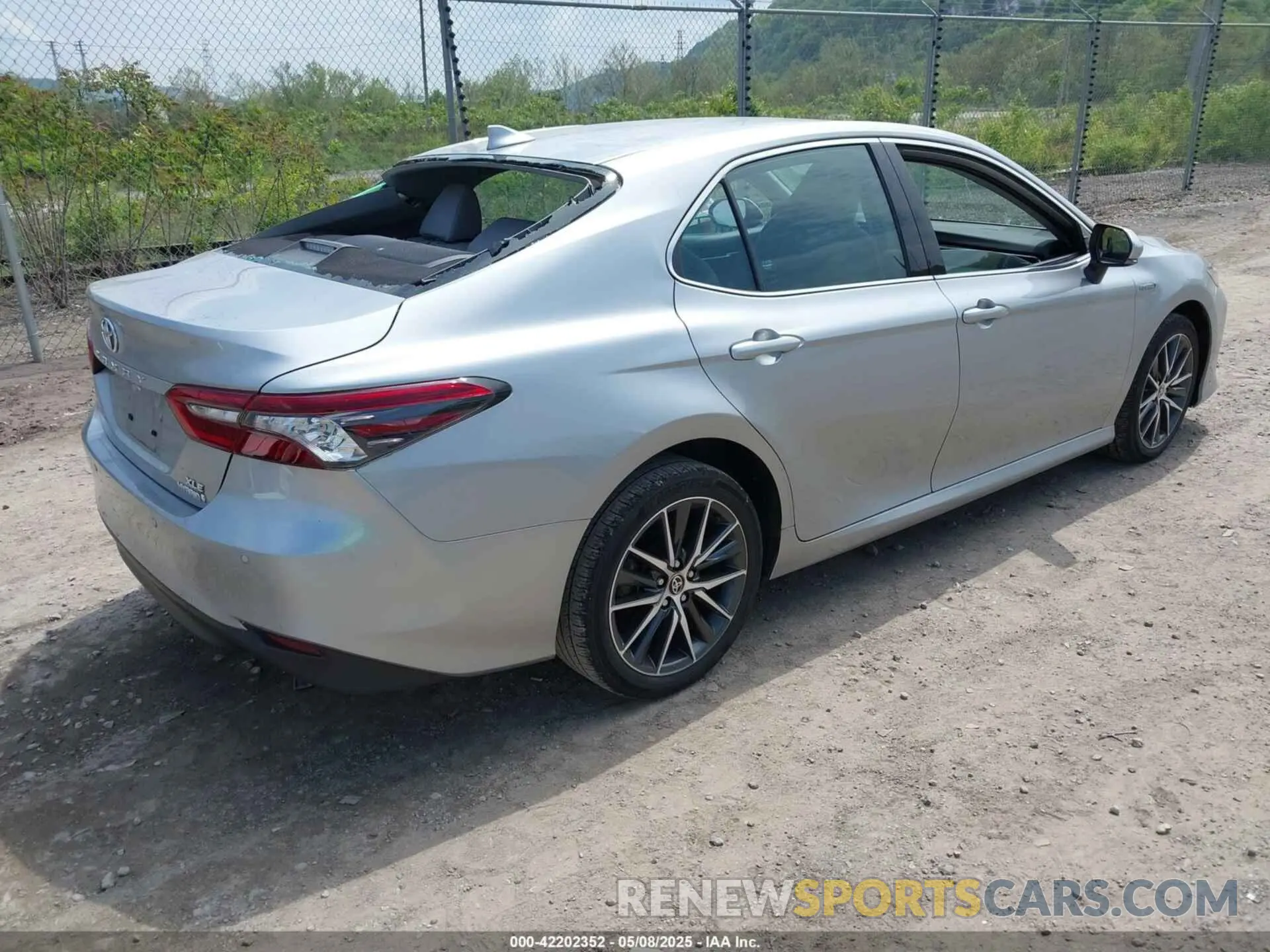 4 fotografías del automóvil dañado 4T1F31AK6MU547145 TOYOTA CAMRY 2021