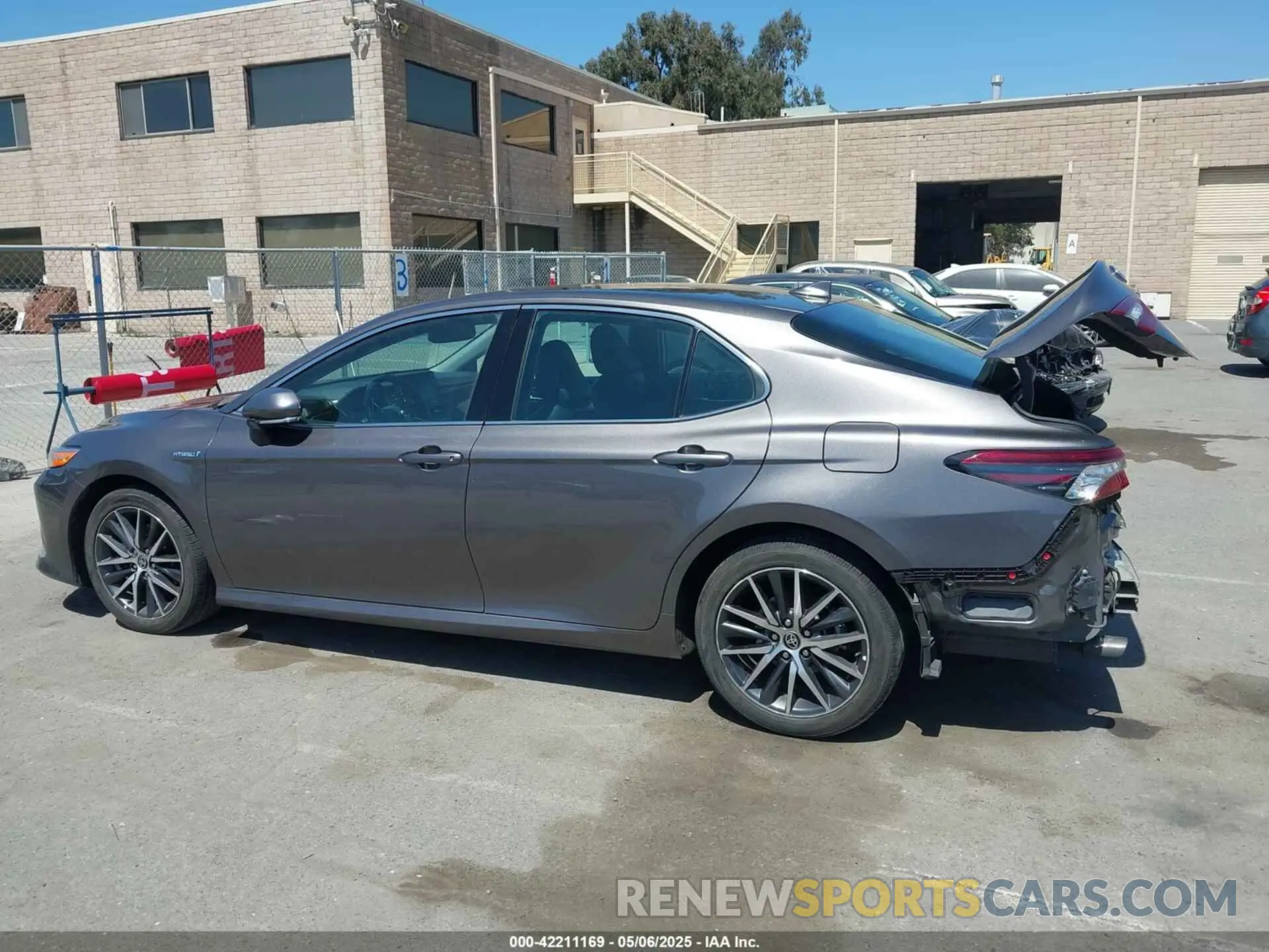 15 fotografías del automóvil dañado 4T1F31AK9MU560049 TOYOTA CAMRY 2021