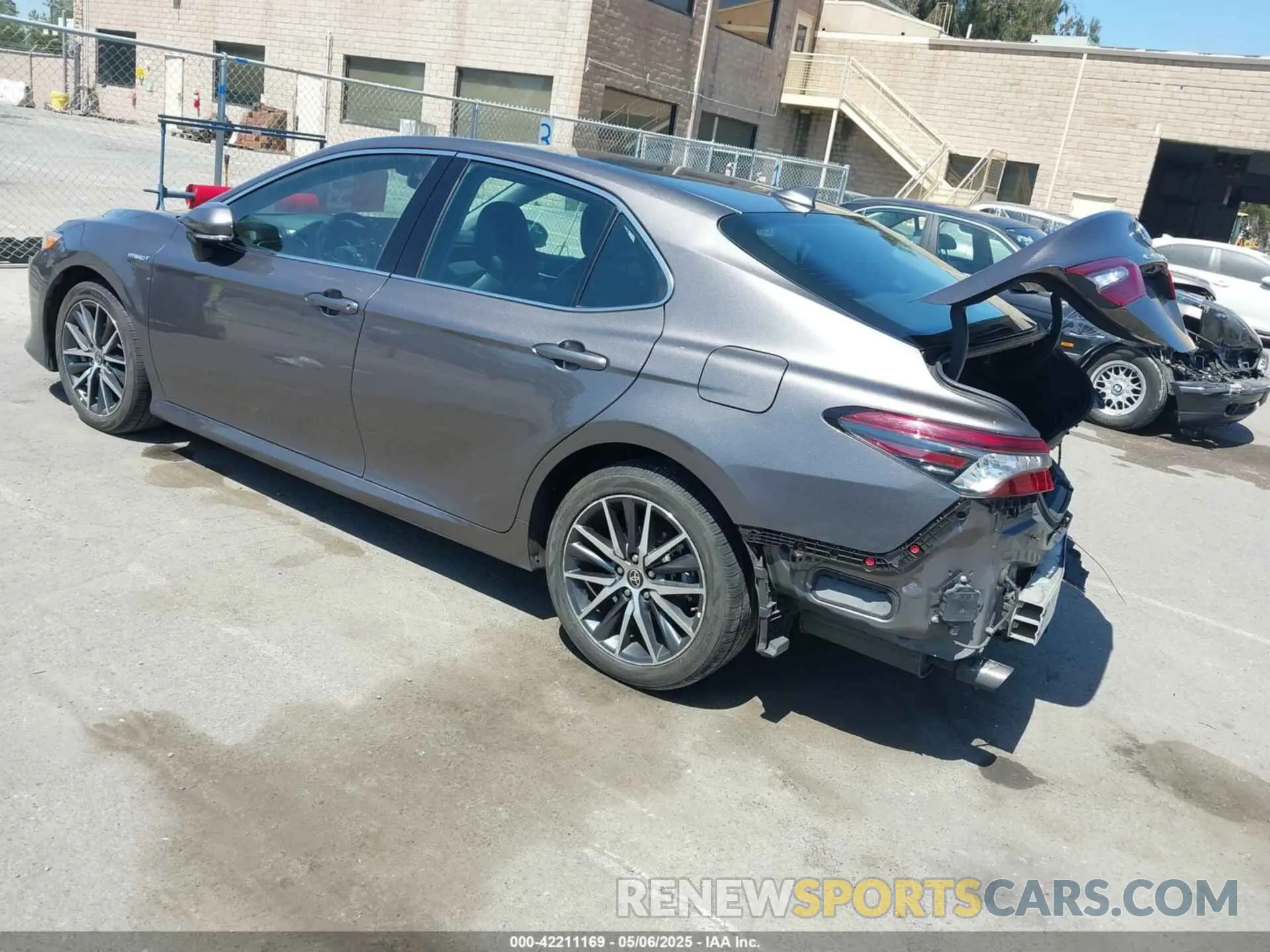 3 fotografías del automóvil dañado 4T1F31AK9MU560049 TOYOTA CAMRY 2021