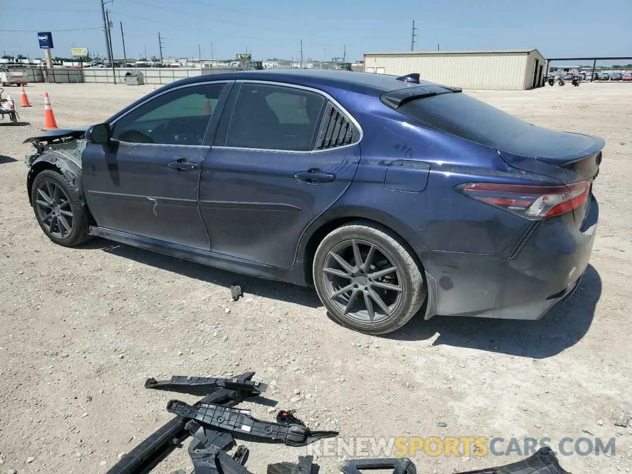 2 fotografías del automóvil dañado 4T1G11AK0MU418599 TOYOTA CAMRY 2021