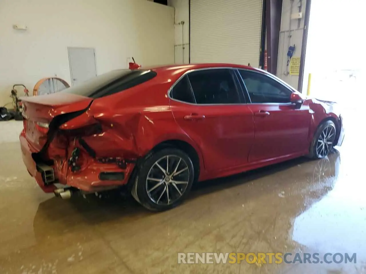 3 fotografías del automóvil dañado 4T1G11AK0MU440442 TOYOTA CAMRY 2021