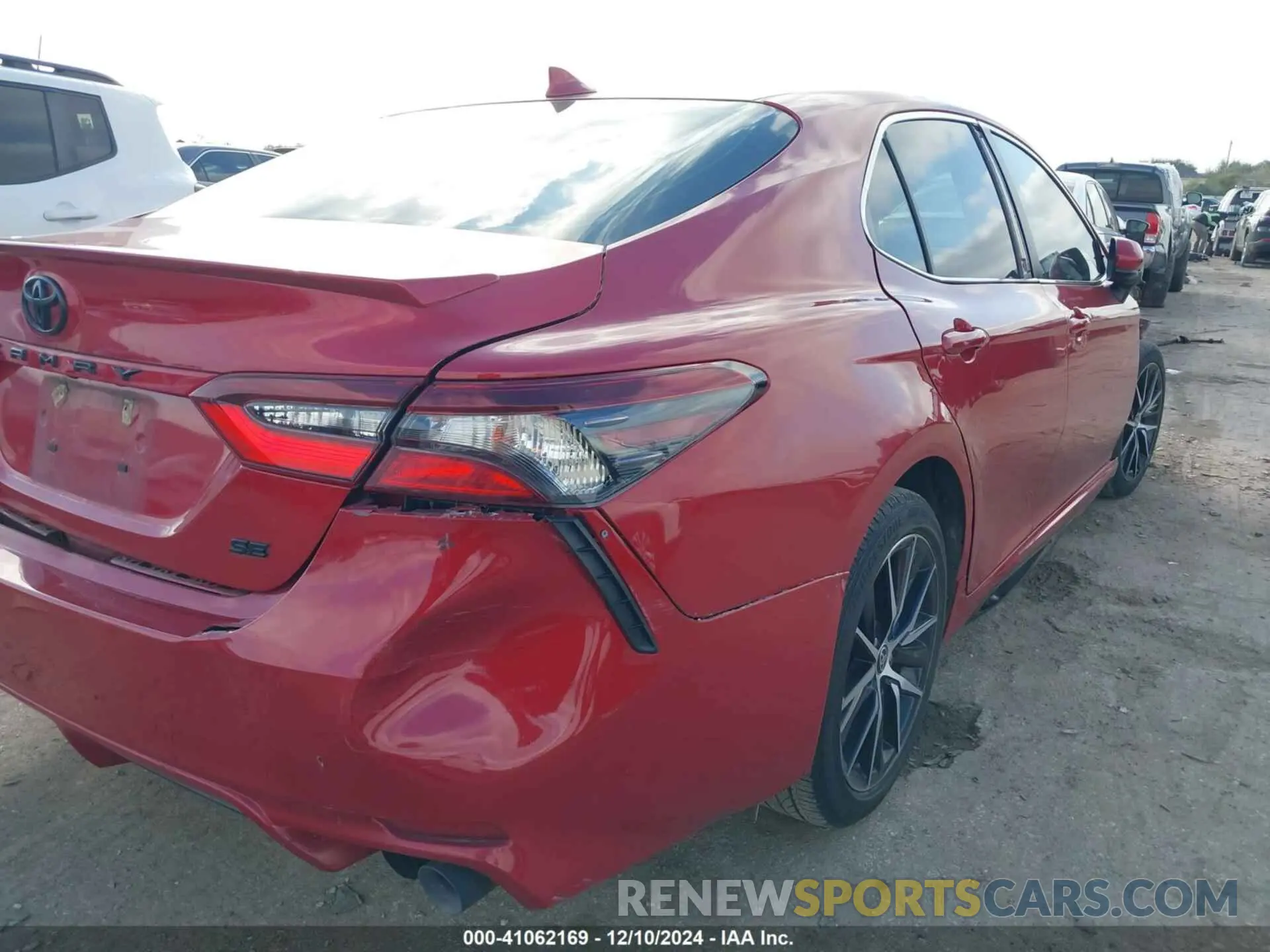 4 fotografías del automóvil dañado 4T1G11AK0MU458178 TOYOTA CAMRY 2021