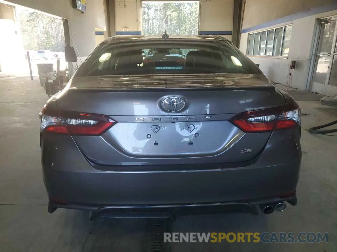 6 fotografías del automóvil dañado 4T1G11AK0MU466880 TOYOTA CAMRY 2021