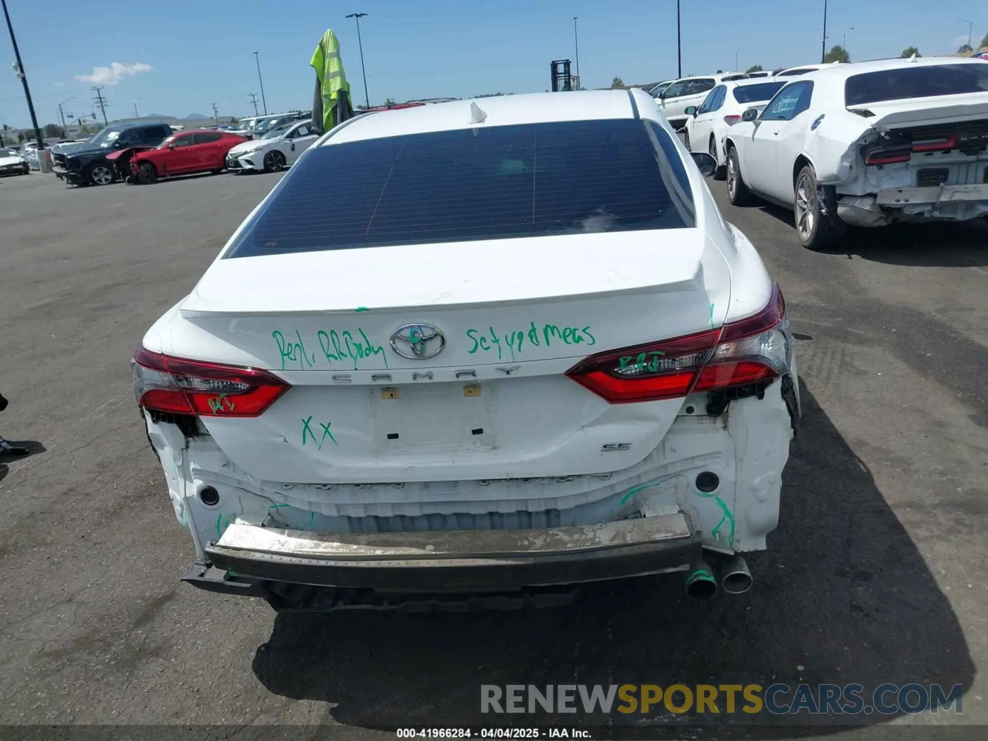 16 fotografías del automóvil dañado 4T1G11AK0MU472470 TOYOTA CAMRY 2021