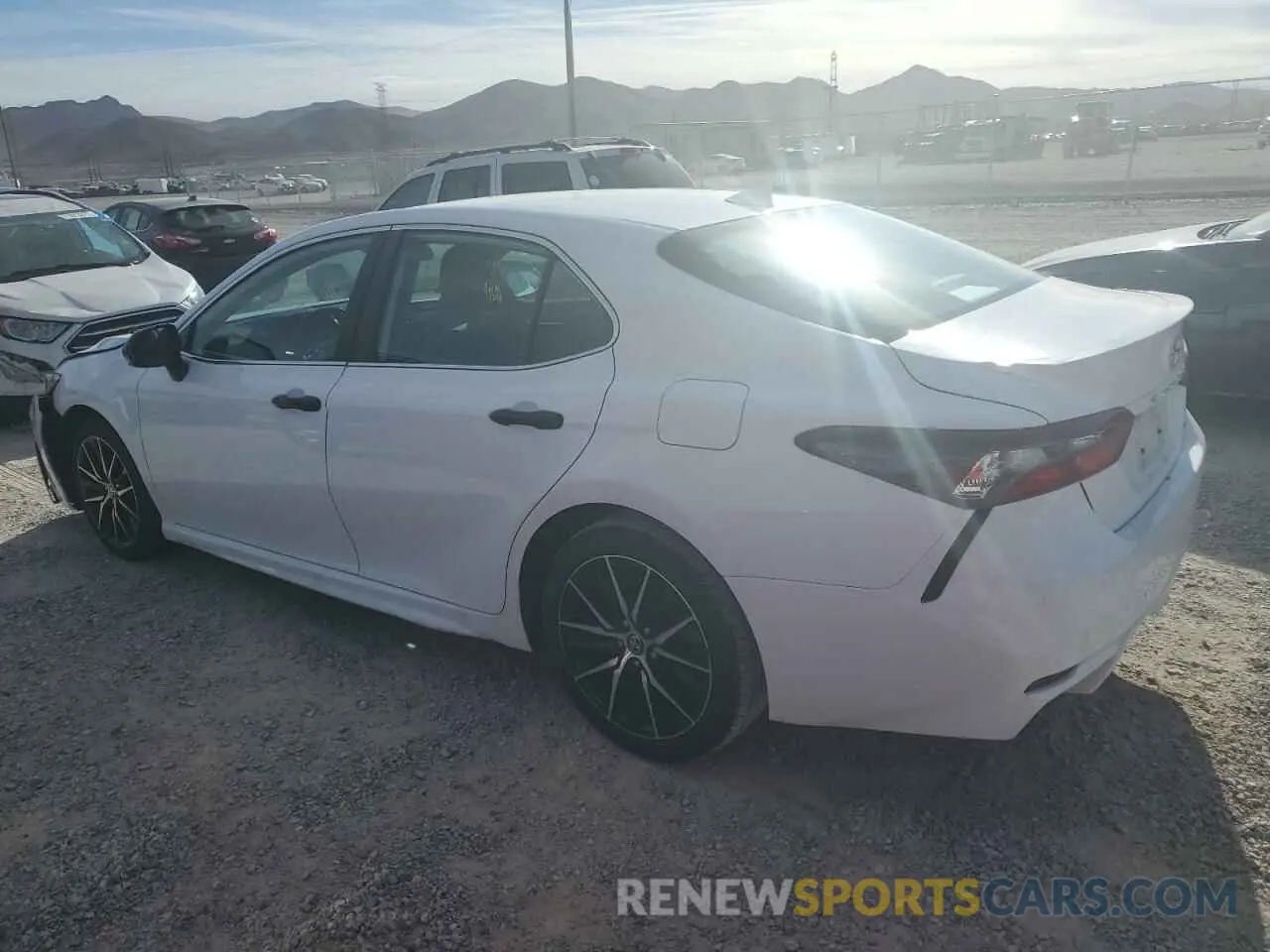 2 fotografías del automóvil dañado 4T1G11AK0MU517620 TOYOTA CAMRY 2021