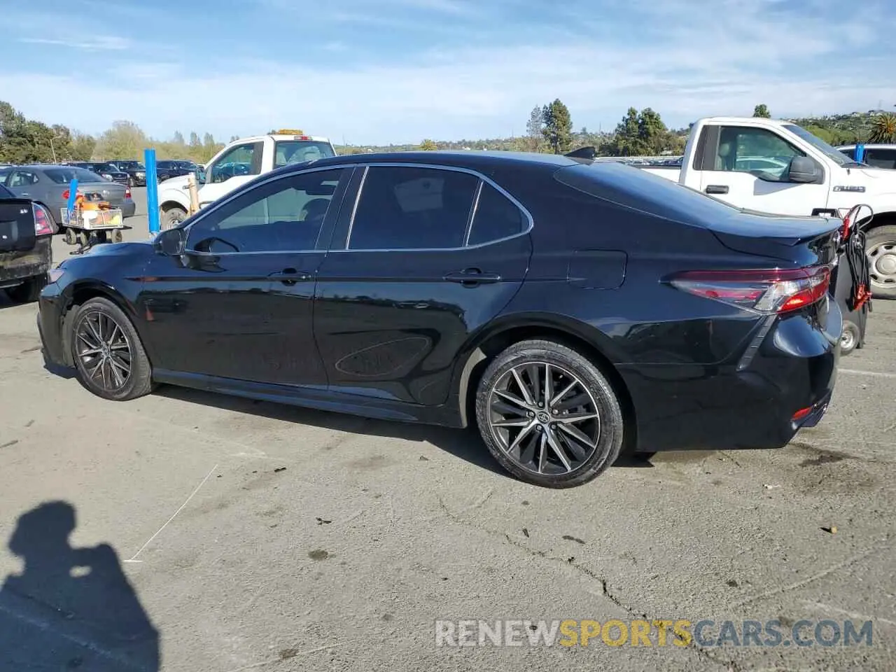 2 fotografías del automóvil dañado 4T1G11AK0MU542033 TOYOTA CAMRY 2021