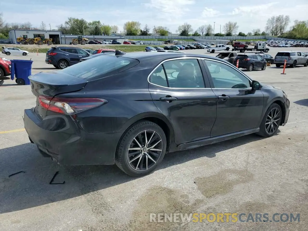 3 fotografías del automóvil dañado 4T1G11AK0MU544753 TOYOTA CAMRY 2021