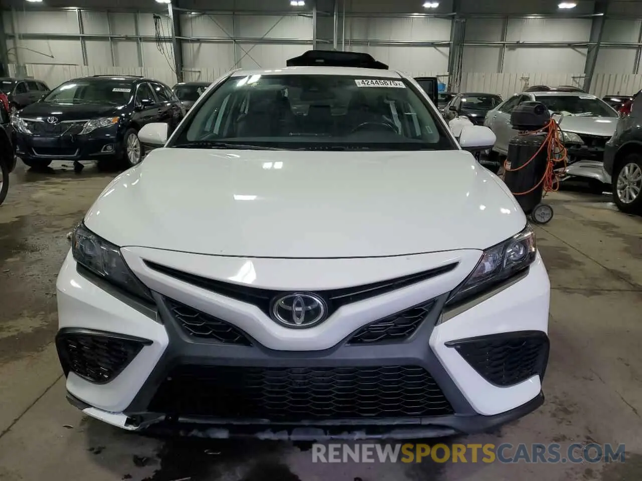 5 fotografías del automóvil dañado 4T1G11AK0MU561603 TOYOTA CAMRY 2021