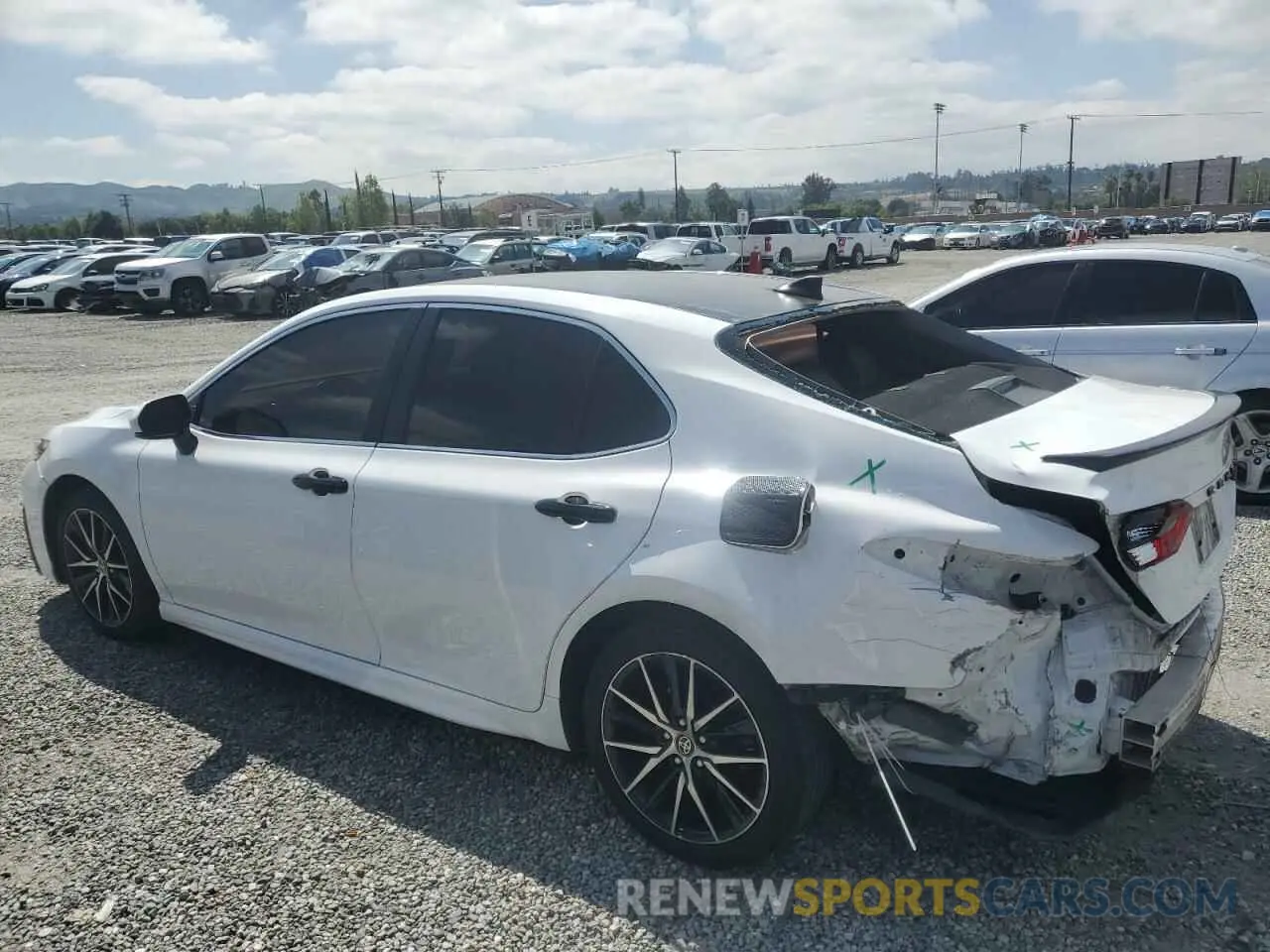 2 fotografías del automóvil dañado 4T1G11AK0MU572326 TOYOTA CAMRY 2021