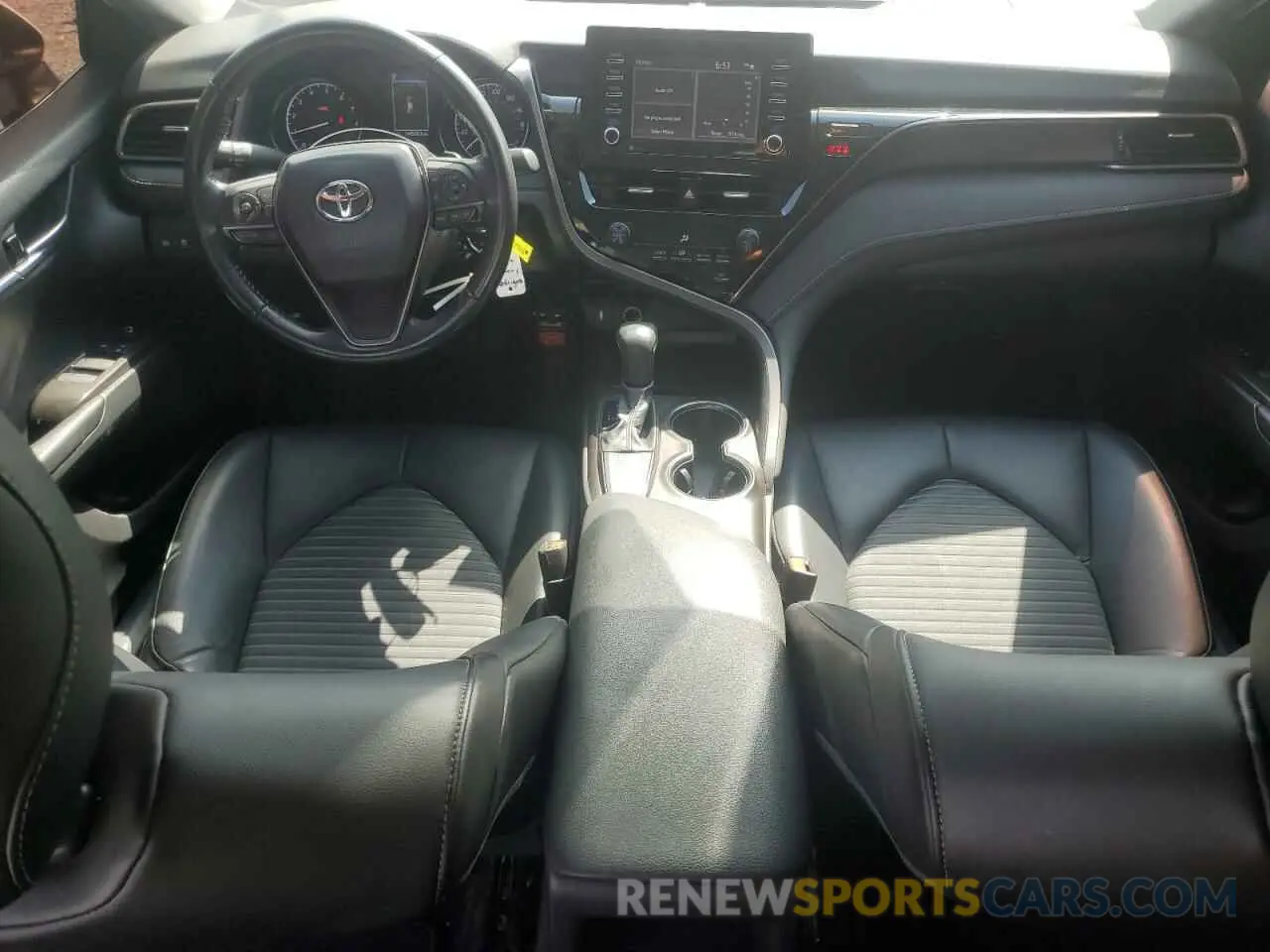 8 fotografías del automóvil dañado 4T1G11AK0MU572326 TOYOTA CAMRY 2021