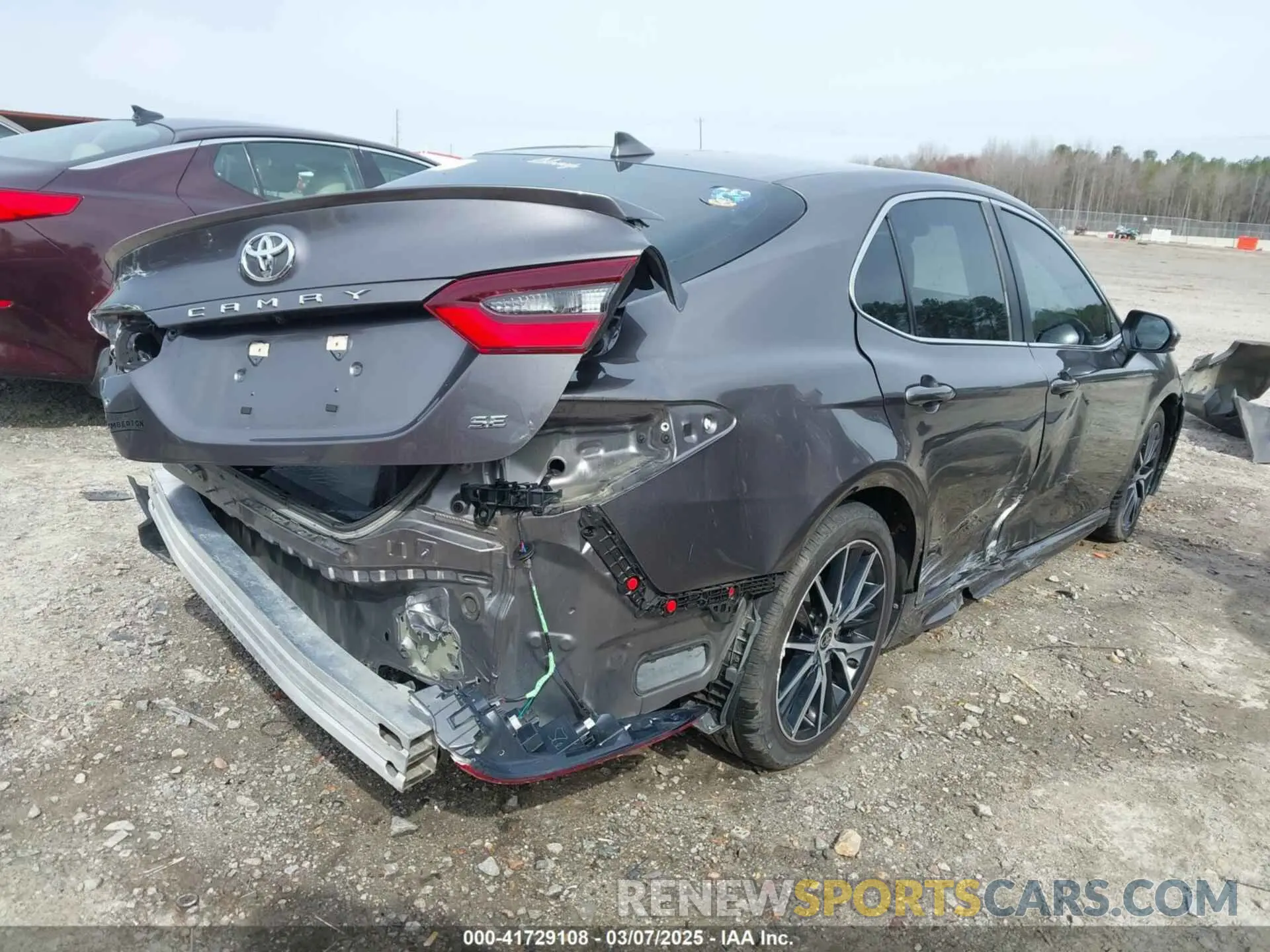 4 fotografías del automóvil dañado 4T1G11AK0MU586968 TOYOTA CAMRY 2021
