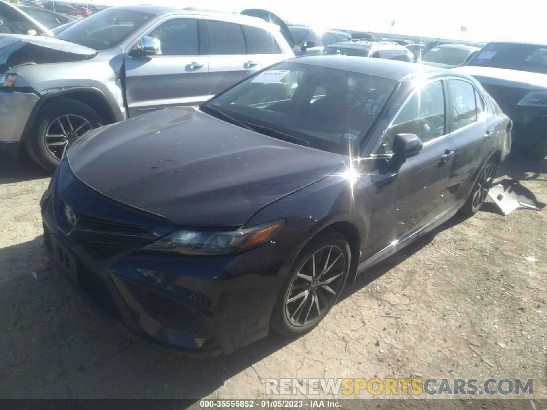 2 fotografías del automóvil dañado 4T1G11AK0MU608502 TOYOTA CAMRY 2021