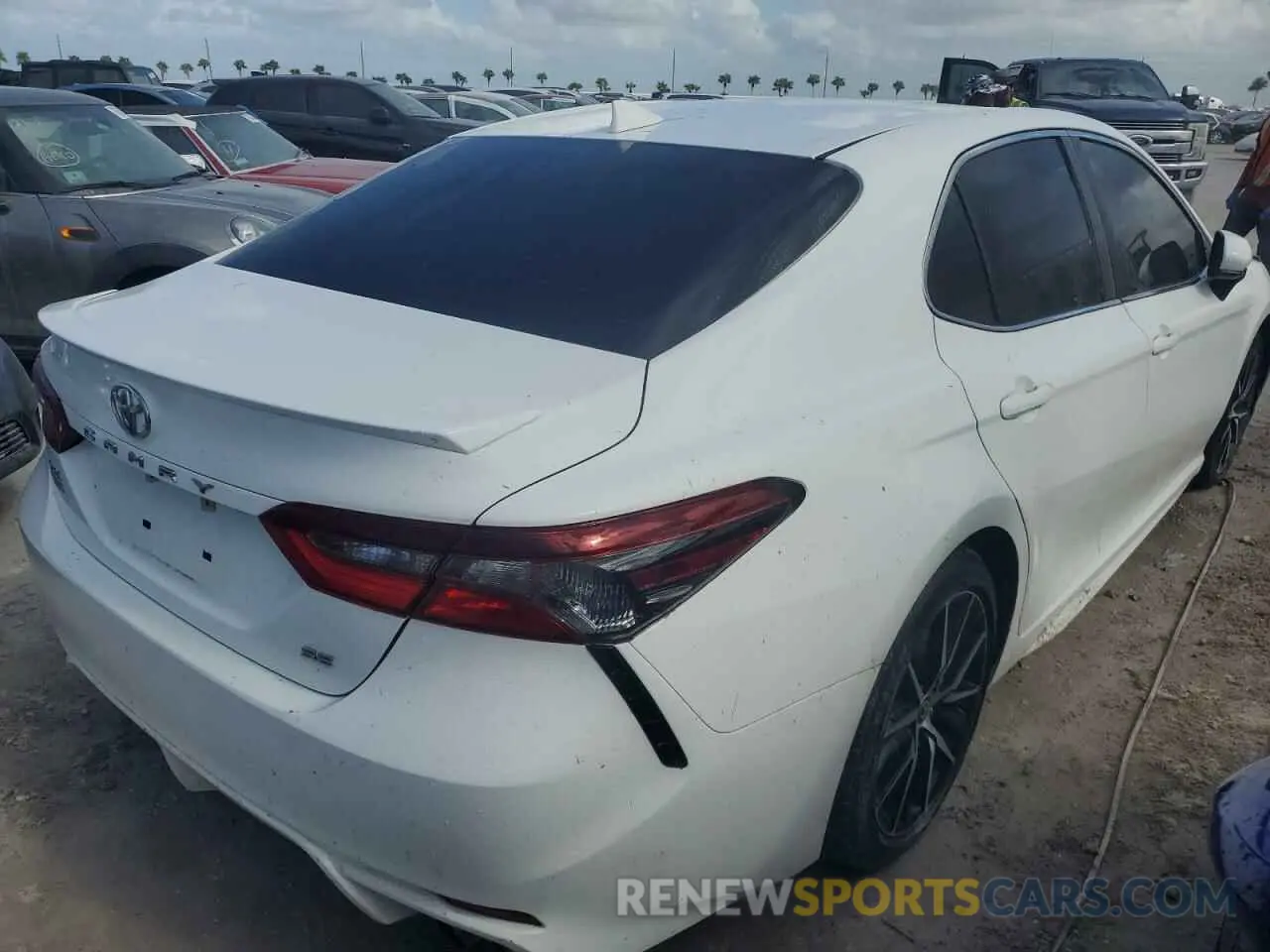3 fotografías del automóvil dañado 4T1G11AK1MU409362 TOYOTA CAMRY 2021