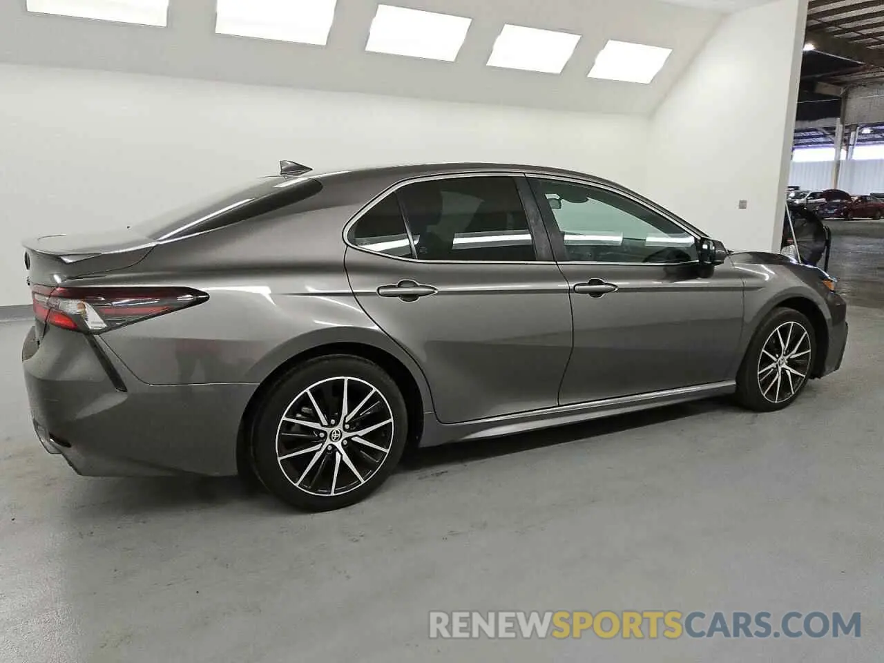 3 fotografías del automóvil dañado 4T1G11AK1MU434181 TOYOTA CAMRY 2021