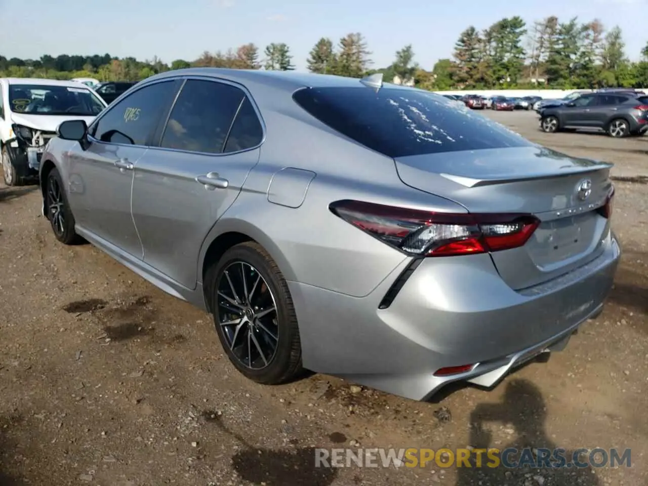 3 fotografías del automóvil dañado 4T1G11AK1MU479363 TOYOTA CAMRY 2021