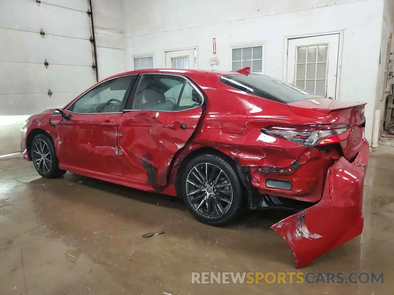 2 fotografías del automóvil dañado 4T1G11AK1MU486510 TOYOTA CAMRY 2021