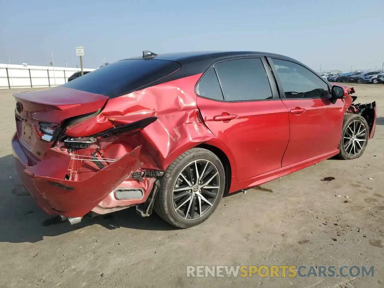 3 fotografías del automóvil dañado 4T1G11AK1MU493814 TOYOTA CAMRY 2021