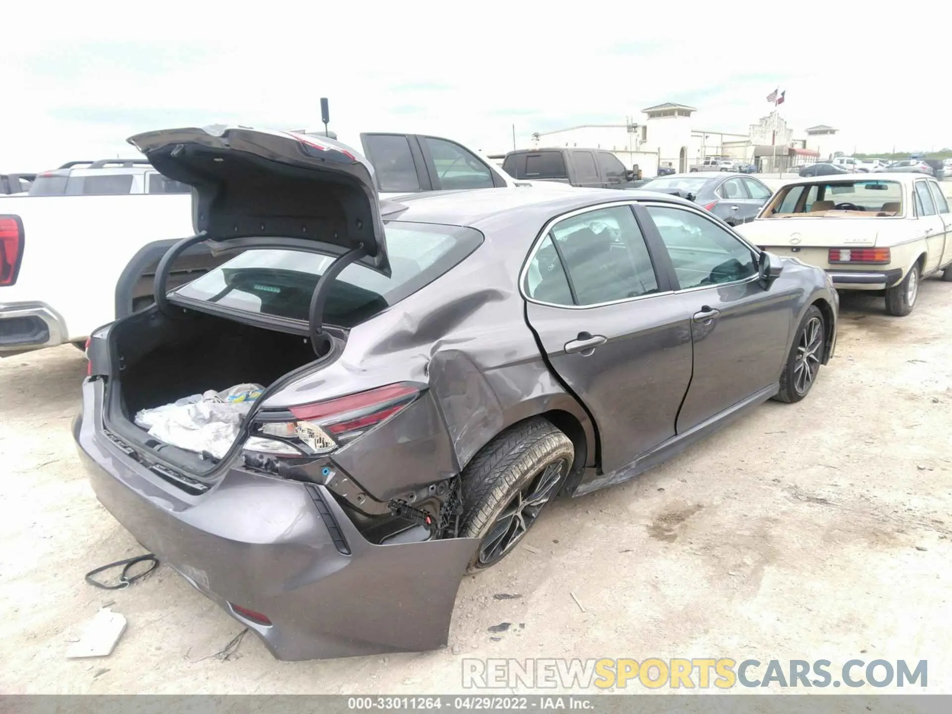 4 fotografías del automóvil dañado 4T1G11AK1MU518744 TOYOTA CAMRY 2021
