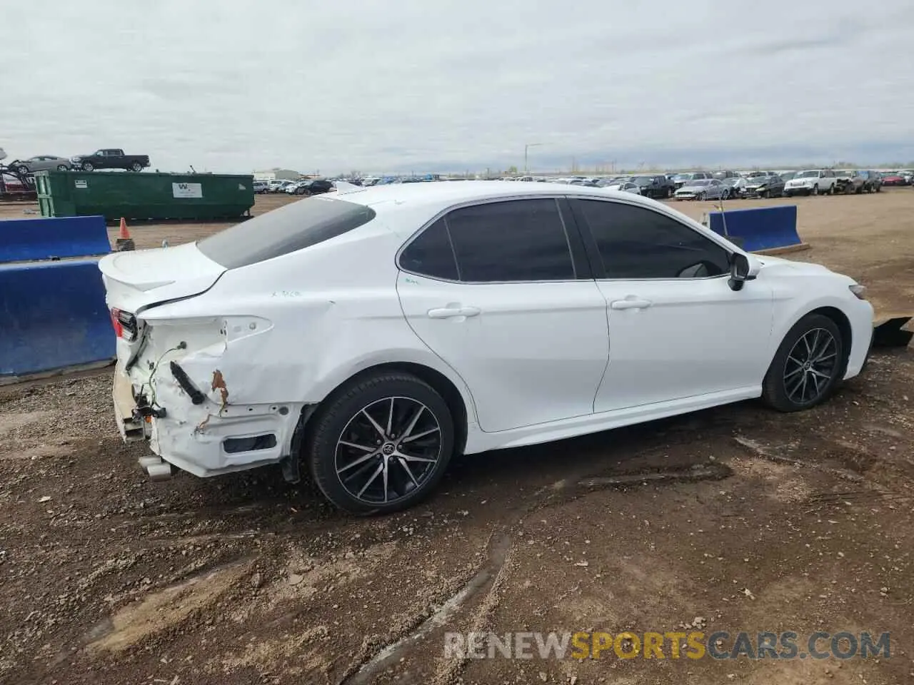 3 fotografías del automóvil dañado 4T1G11AK1MU521739 TOYOTA CAMRY 2021