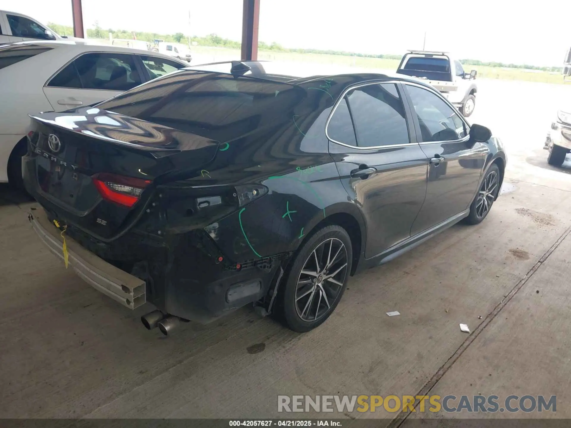 4 fotografías del automóvil dañado 4T1G11AK1MU535592 TOYOTA CAMRY 2021