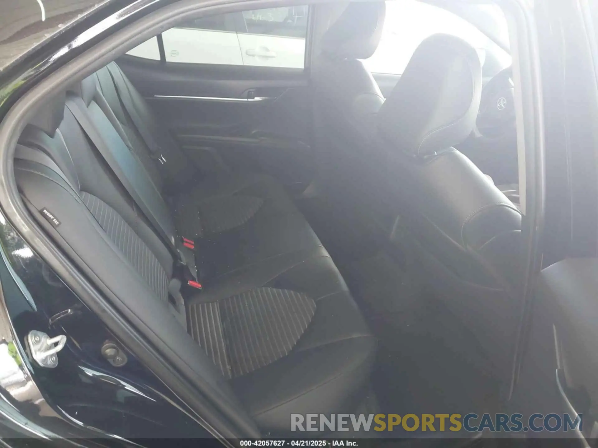 8 fotografías del automóvil dañado 4T1G11AK1MU535592 TOYOTA CAMRY 2021