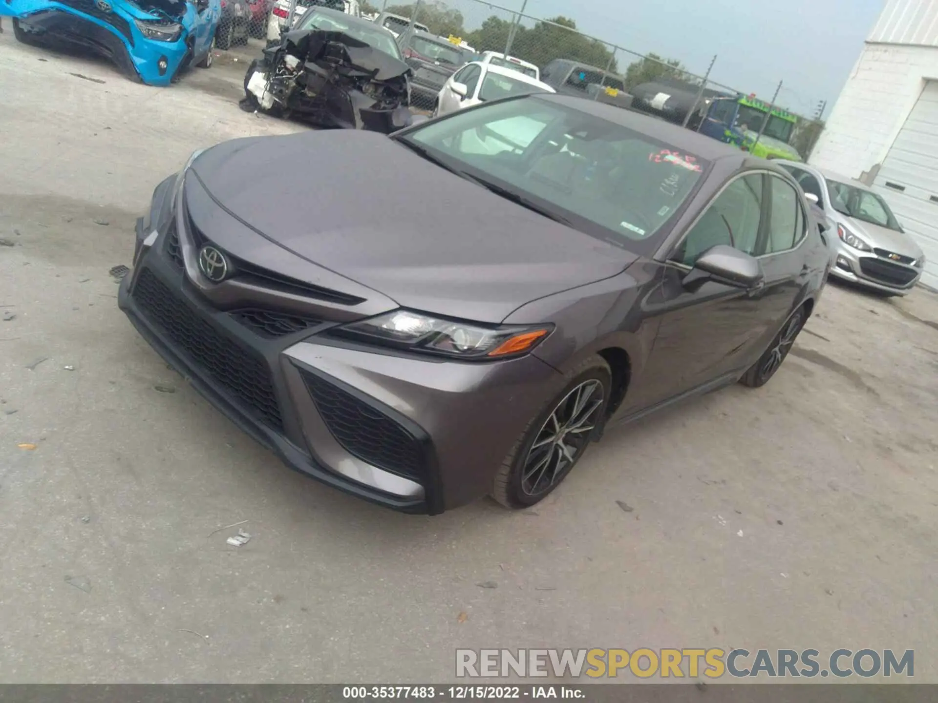 2 fotografías del automóvil dañado 4T1G11AK1MU542655 TOYOTA CAMRY 2021
