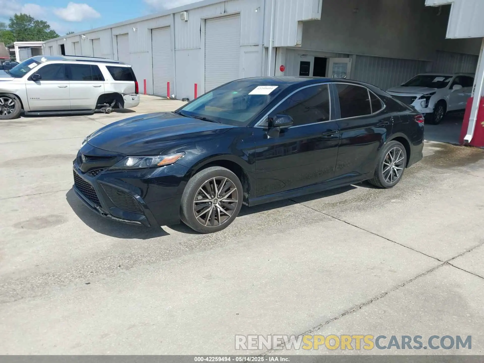 2 fotografías del automóvil dañado 4T1G11AK1MU546821 TOYOTA CAMRY 2021