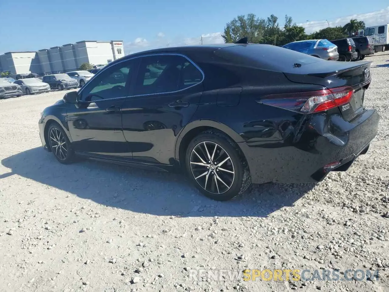 2 fotografías del automóvil dañado 4T1G11AK1MU551646 TOYOTA CAMRY 2021
