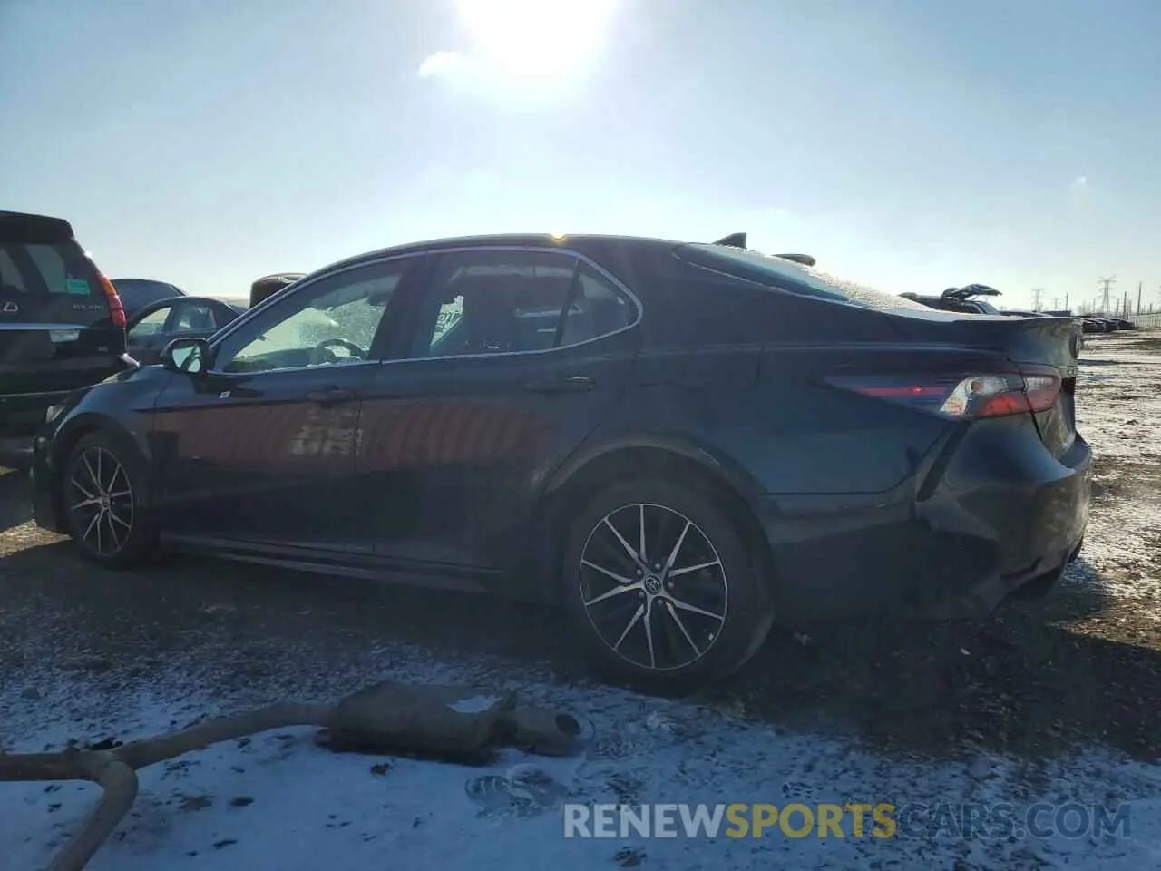 2 fotografías del automóvil dañado 4T1G11AK1MU556250 TOYOTA CAMRY 2021
