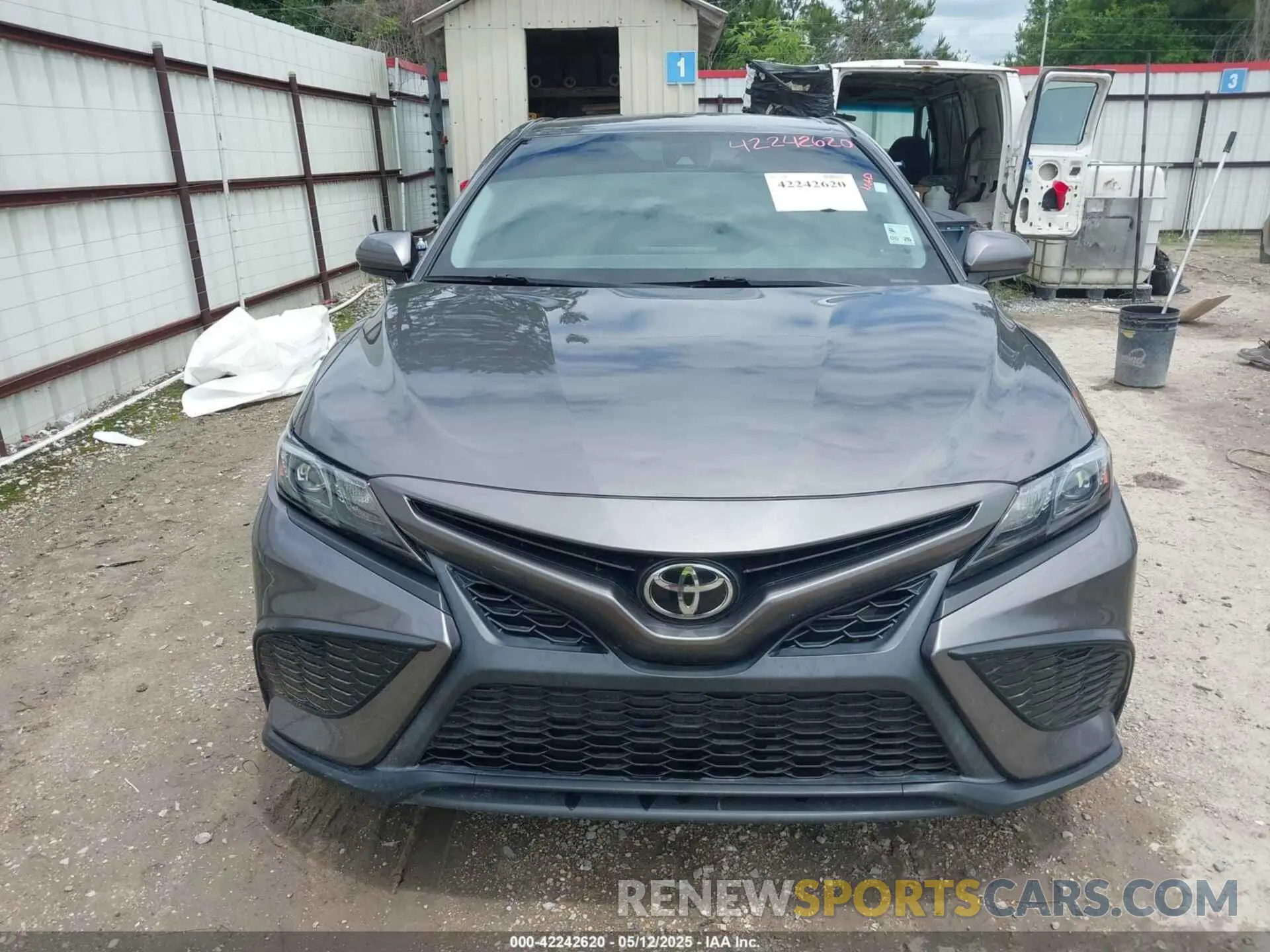12 fotografías del automóvil dañado 4T1G11AK1MU570911 TOYOTA CAMRY 2021
