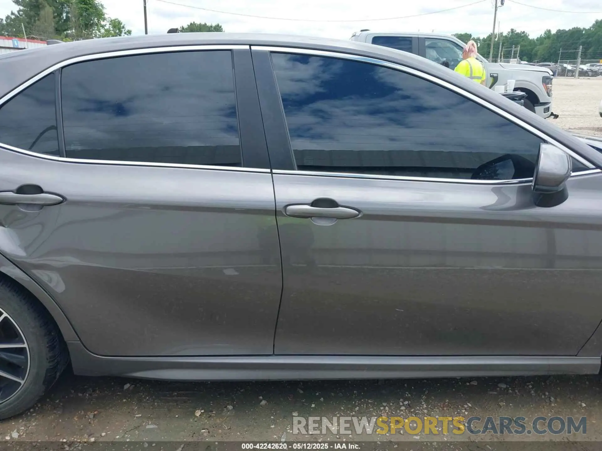 13 fotografías del automóvil dañado 4T1G11AK1MU570911 TOYOTA CAMRY 2021