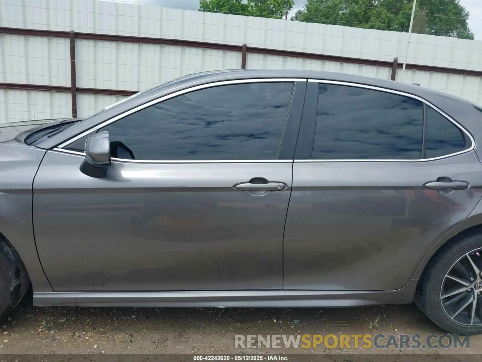 14 fotografías del automóvil dañado 4T1G11AK1MU570911 TOYOTA CAMRY 2021