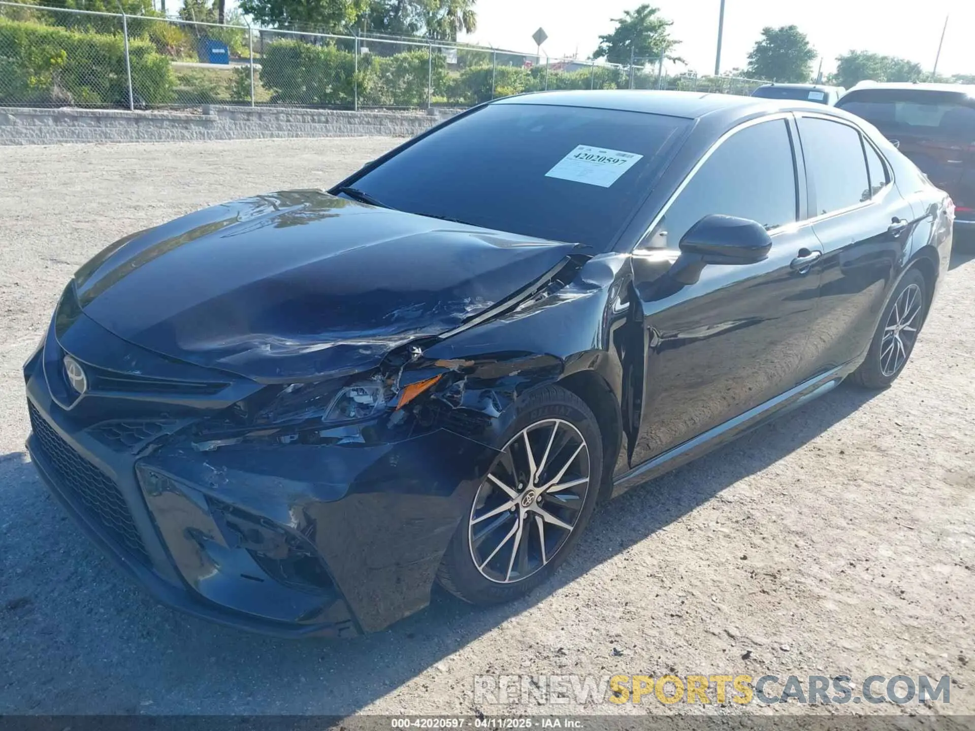 2 fotografías del automóvil dañado 4T1G11AK1MU602787 TOYOTA CAMRY 2021