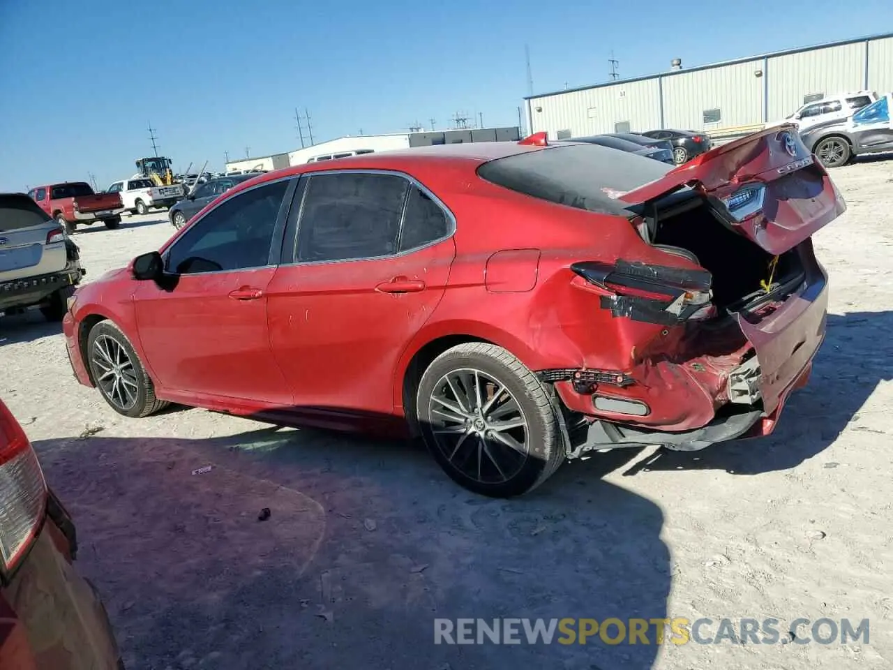 2 fotografías del automóvil dañado 4T1G11AK2MU402629 TOYOTA CAMRY 2021