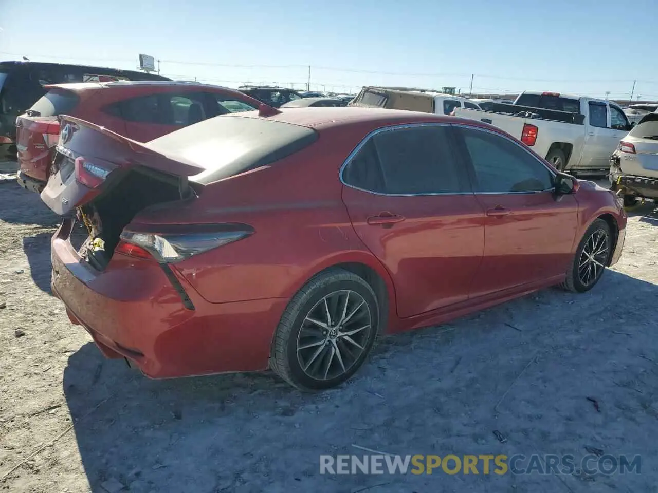 3 fotografías del automóvil dañado 4T1G11AK2MU402629 TOYOTA CAMRY 2021