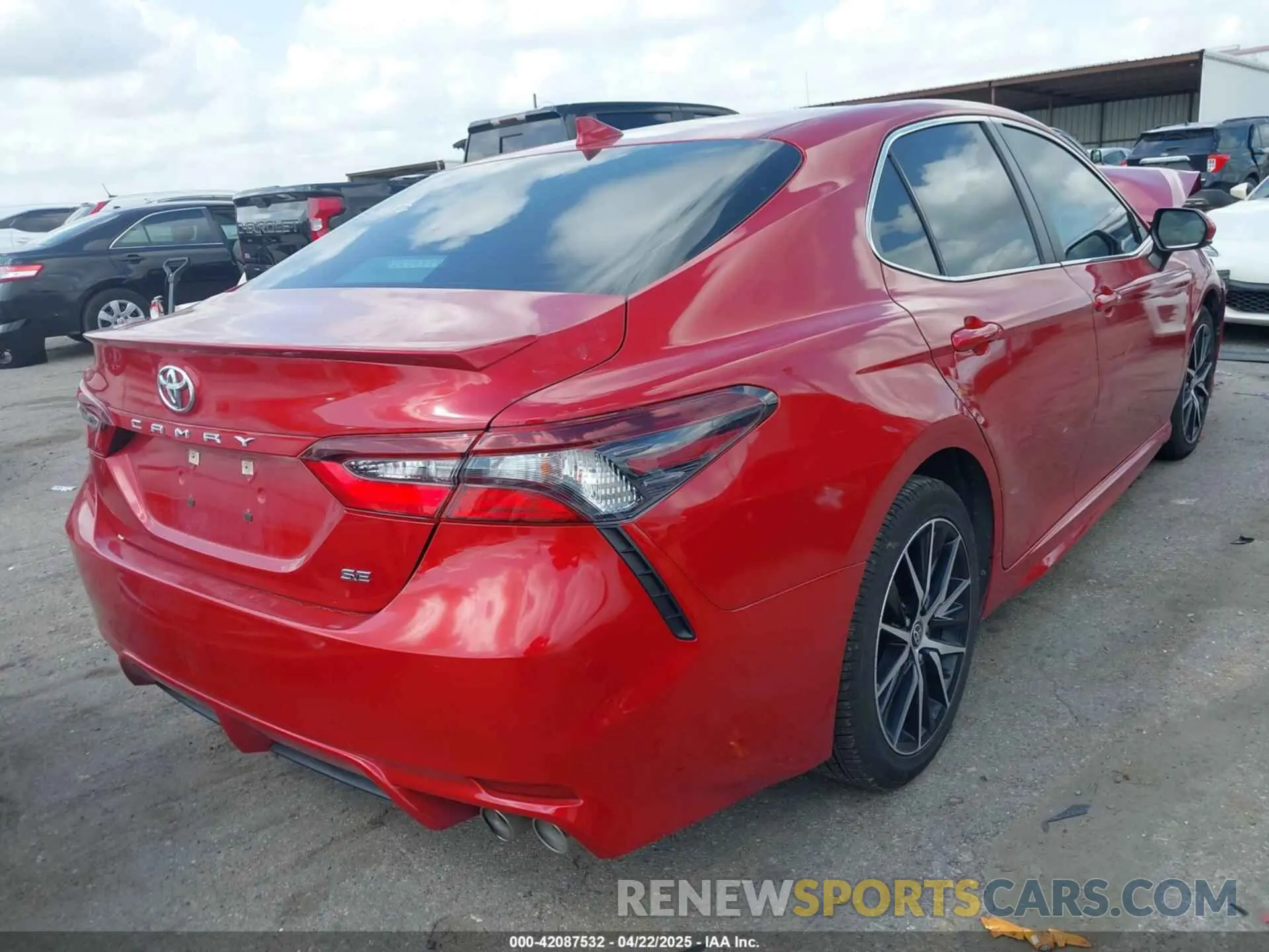 4 fotografías del automóvil dañado 4T1G11AK2MU417082 TOYOTA CAMRY 2021