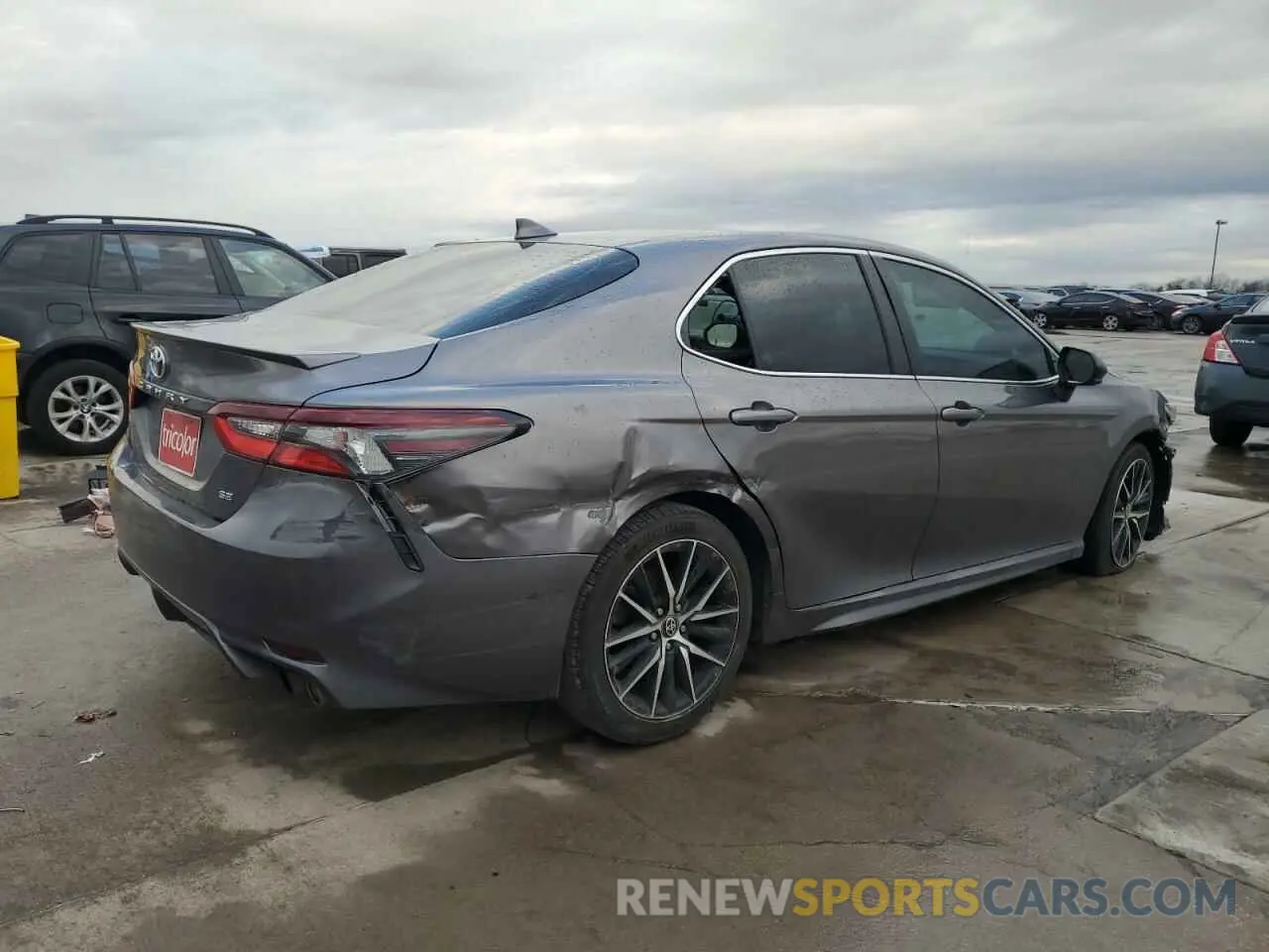 3 fotografías del automóvil dañado 4T1G11AK2MU425568 TOYOTA CAMRY 2021