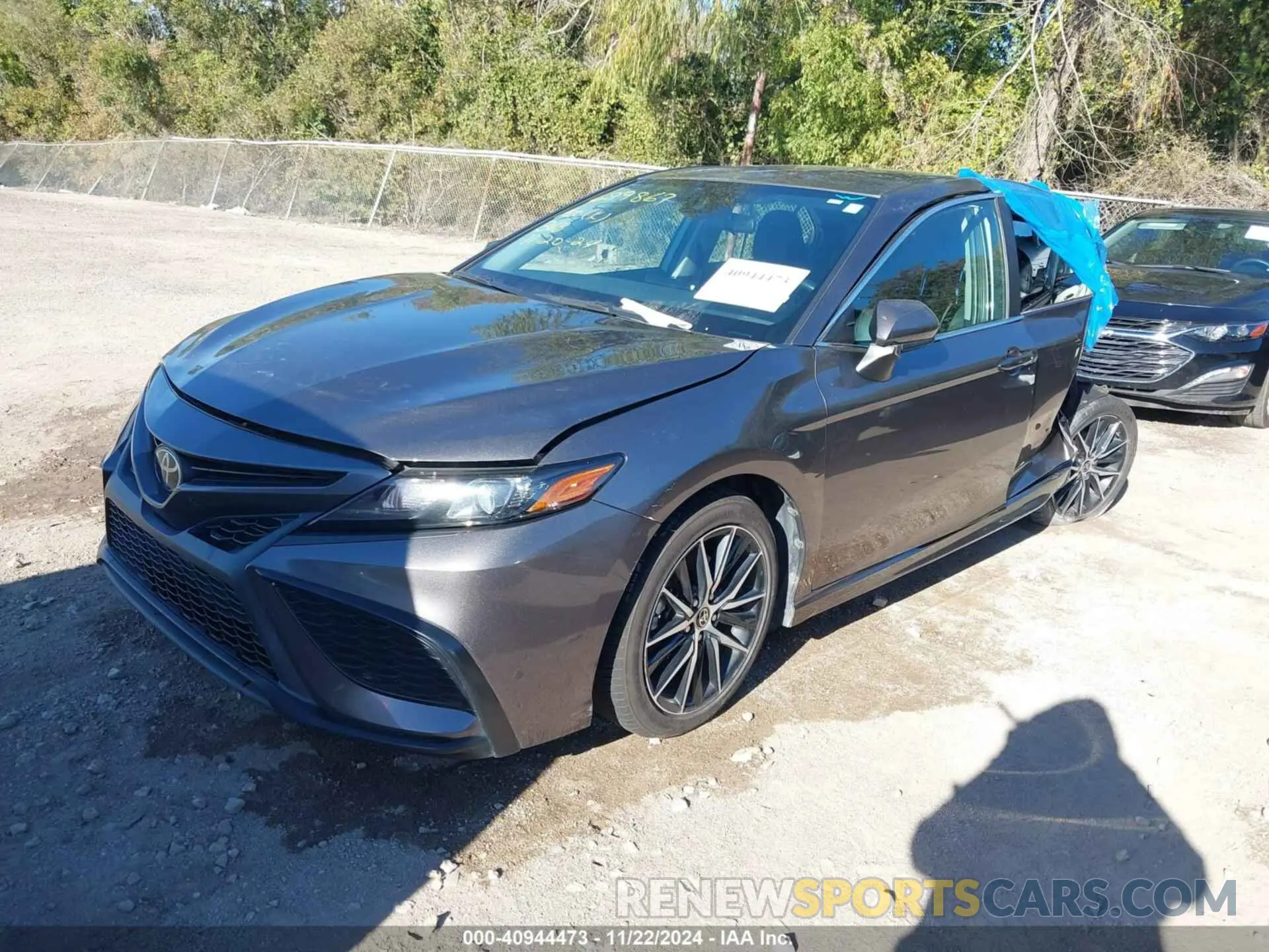 2 fotografías del automóvil dañado 4T1G11AK2MU440538 TOYOTA CAMRY 2021