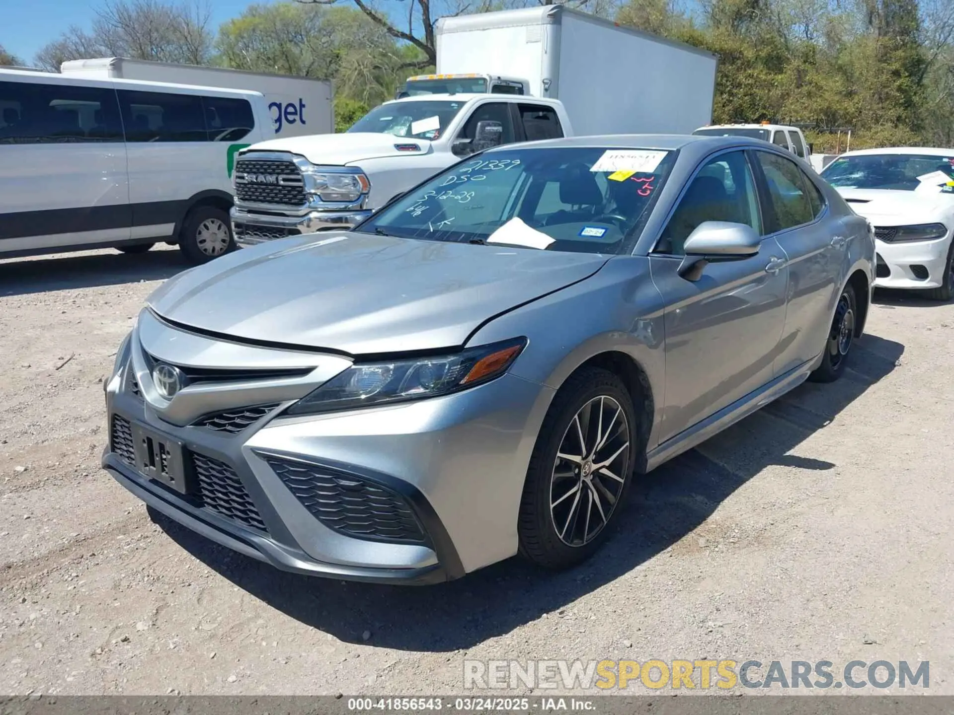 2 fotografías del automóvil dañado 4T1G11AK2MU442936 TOYOTA CAMRY 2021