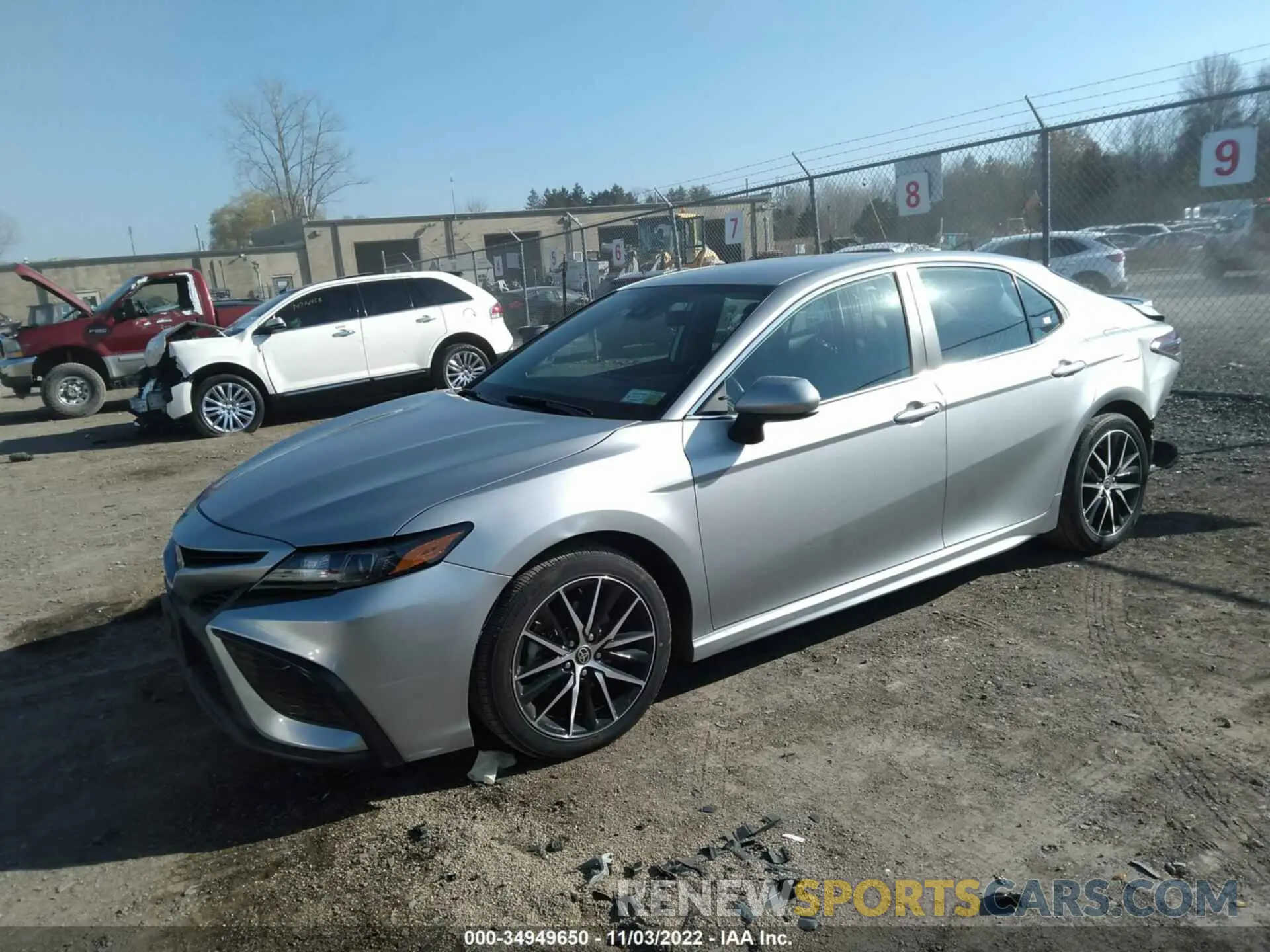 2 fotografías del automóvil dañado 4T1G11AK2MU448056 TOYOTA CAMRY 2021