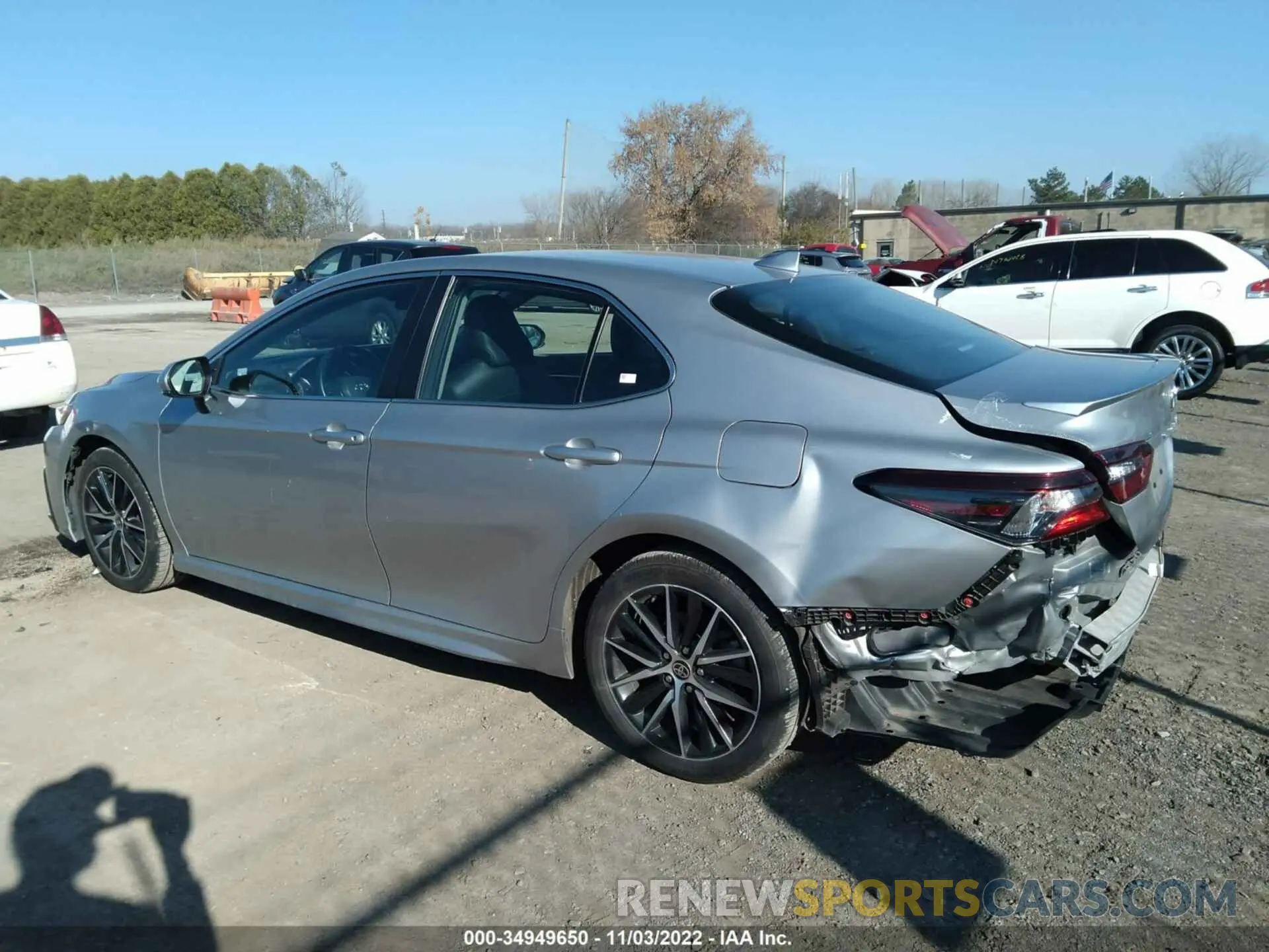 3 fotografías del automóvil dañado 4T1G11AK2MU448056 TOYOTA CAMRY 2021
