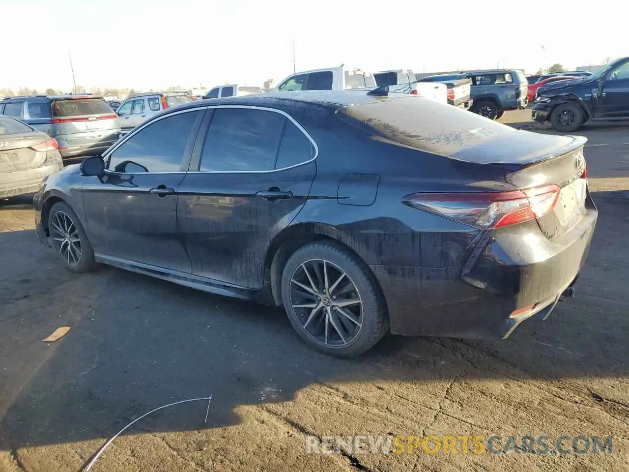 2 fotografías del automóvil dañado 4T1G11AK2MU448123 TOYOTA CAMRY 2021