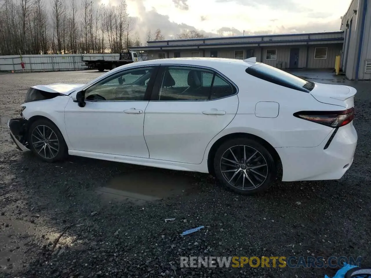 2 fotografías del automóvil dañado 4T1G11AK2MU474821 TOYOTA CAMRY 2021