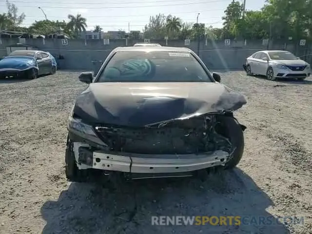 14 fotografías del automóvil dañado 4T1G11AK2MU516856 TOYOTA CAMRY 2021