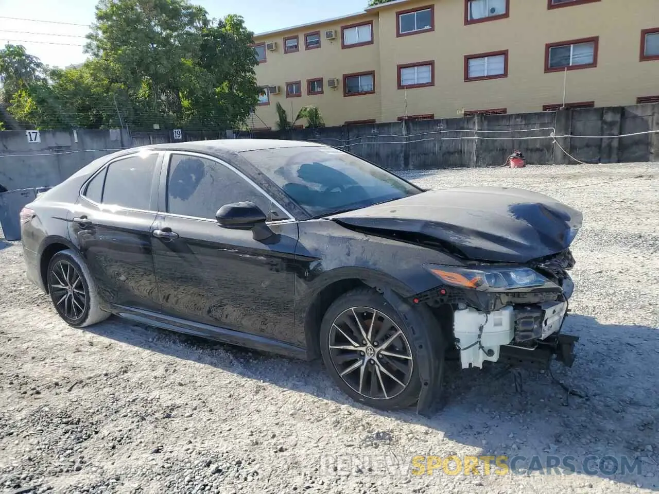 4 fotografías del automóvil dañado 4T1G11AK2MU516856 TOYOTA CAMRY 2021