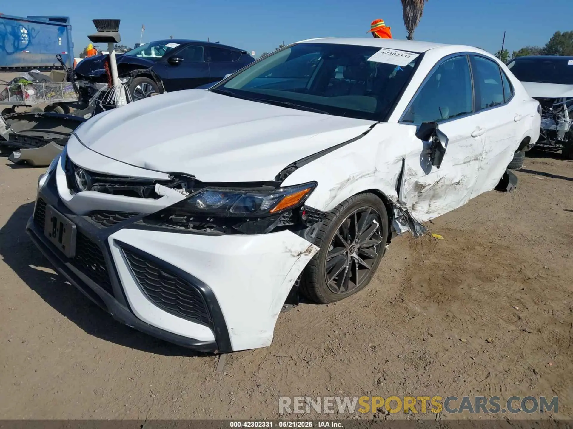 2 fotografías del automóvil dañado 4T1G11AK2MU545807 TOYOTA CAMRY 2021