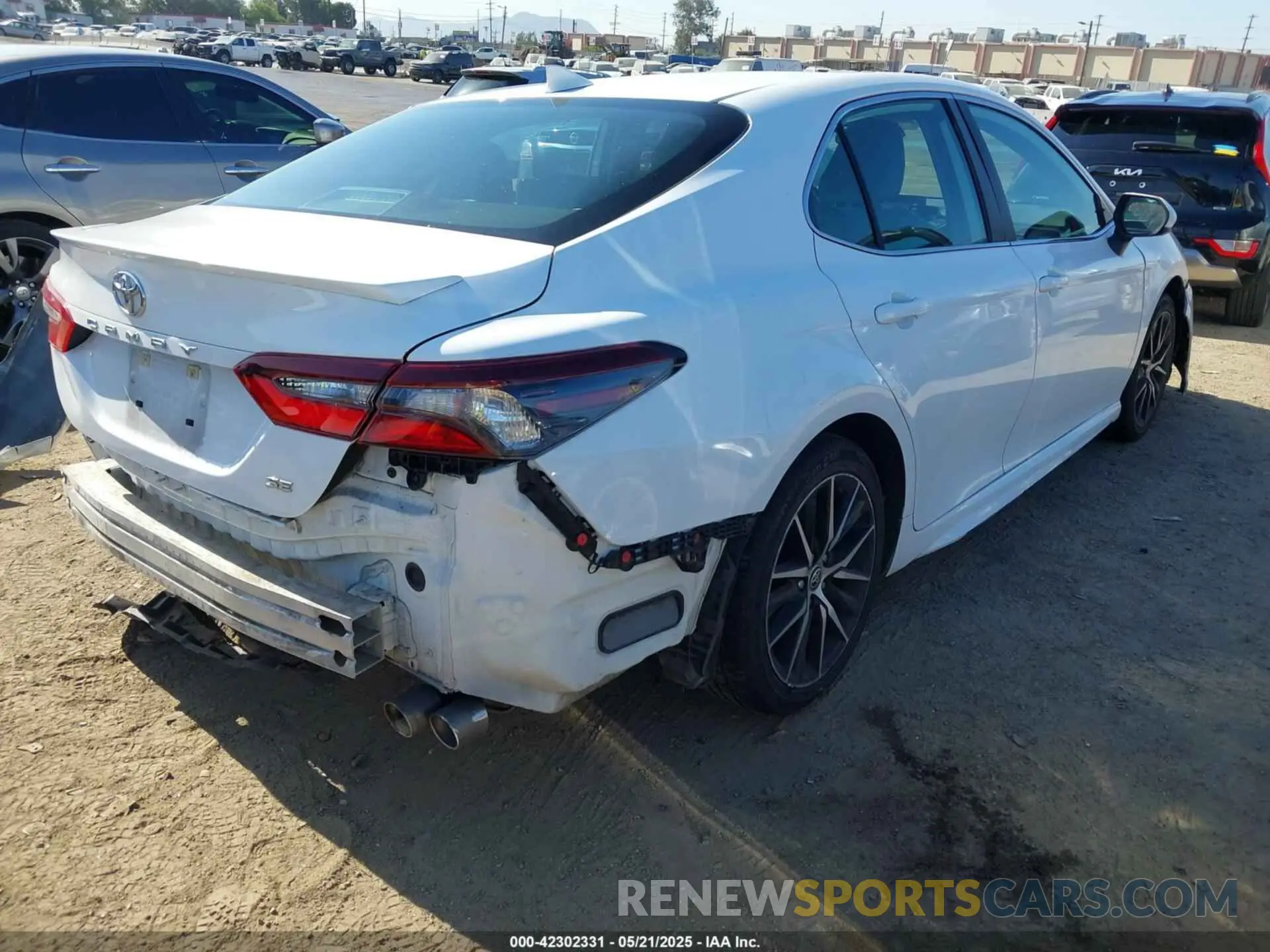 4 fotografías del automóvil dañado 4T1G11AK2MU545807 TOYOTA CAMRY 2021